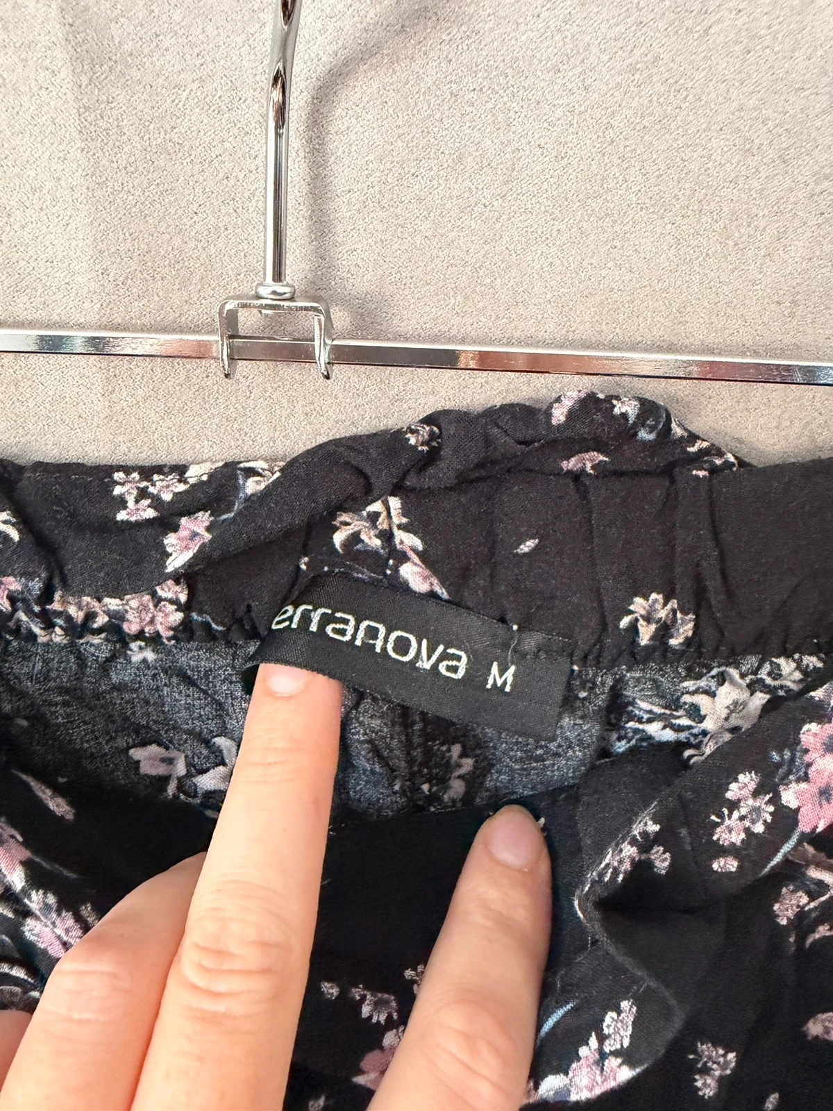 Floral black shorts size M – photo 3